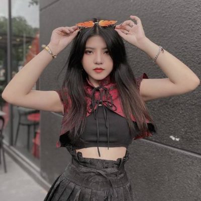 Cùng MMlive kể tên top 10 hot girl Tiktok xinh đẹp sexy nhất Việt Nam. 4 cô nàng nóng bỏng Reency Ngô.