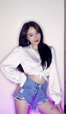 Cùng MMlive kể tên top 10 hot girl Tiktok xinh đẹp sexy nhất Việt Nam. 8 hot tiktokker kèm dancer Đào Lê Phương Hoa.