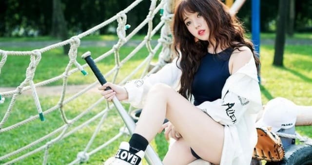 MMlive Nữ Streamer Linh Ngọc Đàm với phong cách bikini nóng bỏng 3 Cô luôn rất tự tin diện những bộ cánh gợi cảm và thoải mái khoe đường cong cơ thể.