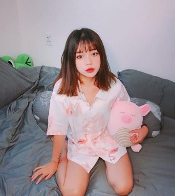 MMlive Nữ Streamer Linh Ngọc Đàm với phong cách bikini nóng bỏng 13 Hình ảnh đời thường của nữ streamer cho thấy sự dễ thương nhẹ nhàng