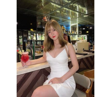 MMlive Hot Girl 9x Trà My Nàng thơ xinh đẹp, quyến rũ của xứ Huế 7 Những bộ cánh trắng càng tôn lên dáng của cô nàng