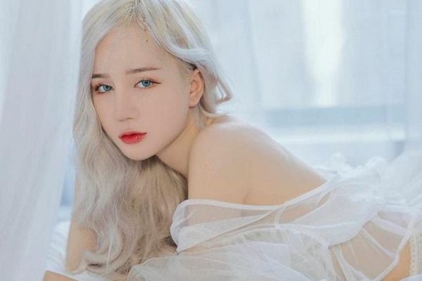 MMlive Phan Hoàng Thiên Thy hot hirl khỏa thân đẹp hơn tranh 1 Phan Hoàng Thiên Thy