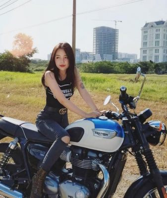 MMlive Nữ Streamer Linh Ngọc Đàm với phong cách bikini nóng bỏng 7 Trái ngược với hình ảnh một streamer diện bikini gợi cảm, Linh Ngọc Đàm lại rất quyến rũ và hút mắt.