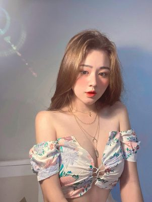 MMlive Nhan sắc của những hot girl Sài thành nhờ gương mặt "búng ra sữa" và thân hình cực nóng bỏng 2 hot girl Nguyễn Hồng Hân