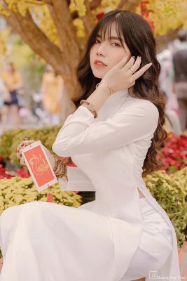 MMlive Chiêm ngưỡng nhan sắc ngọt ngào của cô nàng MC Mai Dora 7 Người đẹp duyên dáng thướt tha với bộ áo dài