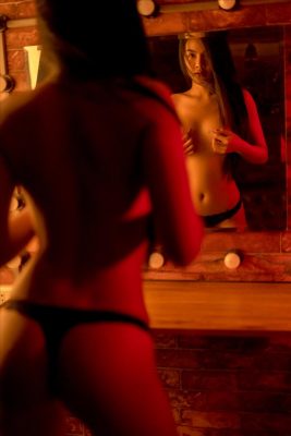 MMlive Ngắm nhìn bộ ảnh nude của hot girl Thái Kanokwan Khamnid 8 Thân hình đồng hồ cát của cô nàng là mơ ước của nhiều người