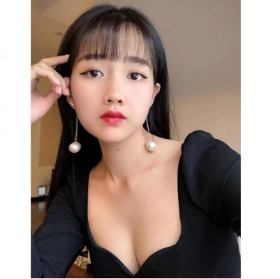 MMlive Hot girl trà sữa Nguyễn Hoàng Kiều Trinh hóa thân thành cô nàng sexy 2 Cô nàng chuyển sang phong cách hiện đại gợi cảm