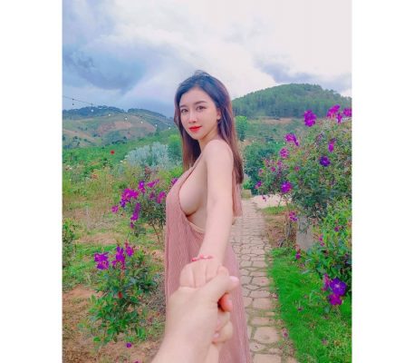 MMlive Ngắm nhìn hot girl Triệu Vân khoe da thịt cực nóng bỏng 2 Cô nàng thả rông bên vườn hoa