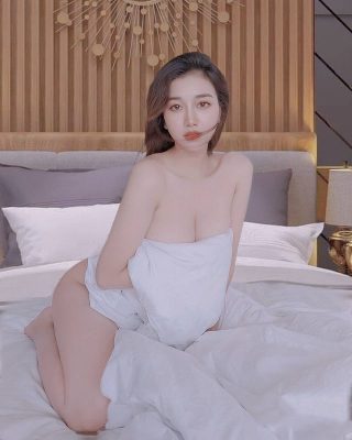 MMlive Ngắm nhìn hot girl Triệu Vân khoe da thịt cực nóng bỏng 5 Những bức ảnh của cô nàng gây sốt cho người xem