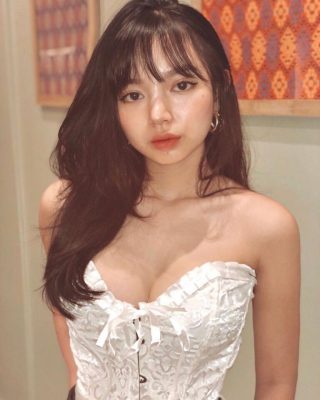 MMlive Streamer Liên Quân Vũ Ngọc Kim Chi khoe da thịt gây sốt lộ ngực bỏng mắt 3 Cô nàng sỡ hưu gương mặt trẻ trung hồn nhiên