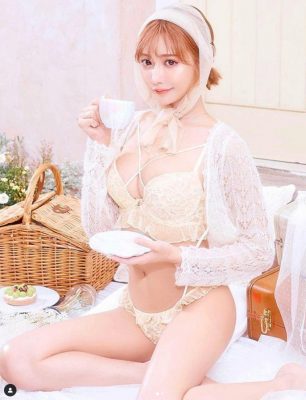 MMlive Chiêm ngưỡng vẻ đẹp bất tử theo thời gian của mỹ nhân 18+ Nhật Bản Asuka Kirara 5 Những bộ bikini trắng càng tôn thêm nét đẹp của cô nàng