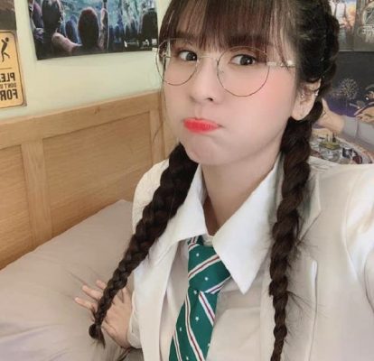 MMlive ngắm nhìn vẻ đẹp ngọt ngào của streamer Ngân Sát Thủ 5 Cô nàng dễ thương ngọt ngào này chắc hẳn khiến nhiều anh em rung động