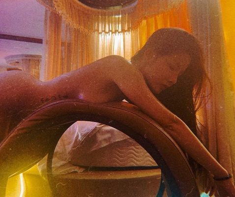 MMlive Bỏng mắt với ảnh nude của Quỳnh Ruby cực nóng bỏng. 1 Cô nàng nude Quỳnh Ruby