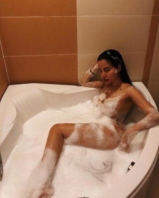 MMlive Bỏng mắt với ảnh nude của Quỳnh Ruby cực nóng bỏng. 5 Những bức hình của cô nàng khiến các anh em đứng ngồi không yên
