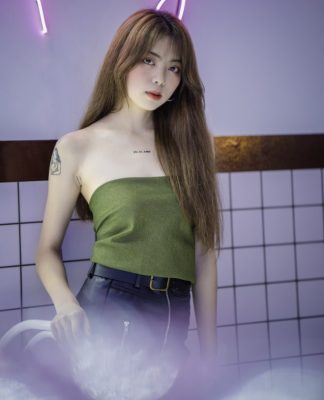 MMlive Chiêm ngưỡng vẻ đẹp hút hồn của hot girl Nguyễn Hoàng Khánh Vy 7 Cô nàng chia sẻ mẹ cô chính là thần tượng lớn nhất của mình