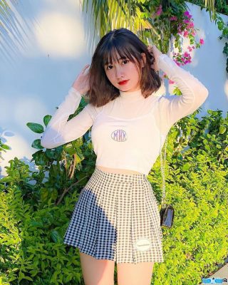 MMlive Nhan sắc ngày thăng hạng của Vũ Thị Khánh Huyền 1 MMlive chia sẻ thông tin về Vũ Thị Khánh Huyền