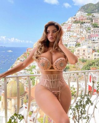 MMlive Demi Rose nữ hoàng nội y nước Anh 1 MMlive Demi Rose là ai?