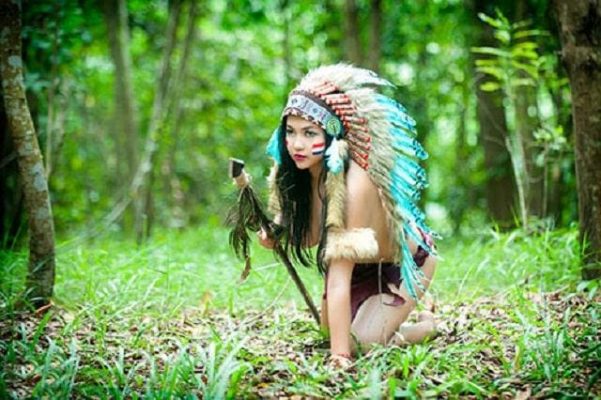 MMlive - Bộ ảnh nữ thổ dân hoang dã đầy sexy 7 Hình ảnh nàng mẫu tạo dáng đi săn đầy chuyên nghiệp