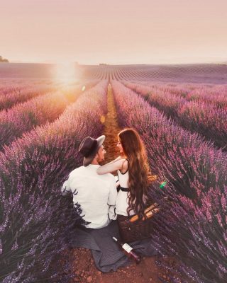 MMlive - Sarah Trần nàng công chúa tóc mây 6 Cặp đôi ngắm hoàng hôn đẹp như trong tranh