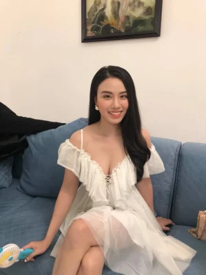 MMLive Dân tình dậy sóng với bộ ảnh quá đỗi gợi cảm của Hotgirl Linh Miu 1 MMLive Linh Miu chinh phục khán giả bằng phong cách thời trang sexy gợi cảm