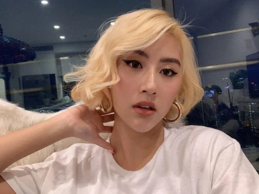 MMLive Hành trình lột xác từ cô nàng bánh bèo đến một Fashionista mặc gây nhiều tranh cãi của Quỳnh Anh Shyn 4 MMLive phong cách hiện nay của Quỳnh Anh Shyn đã thay đổi cá tính hơn