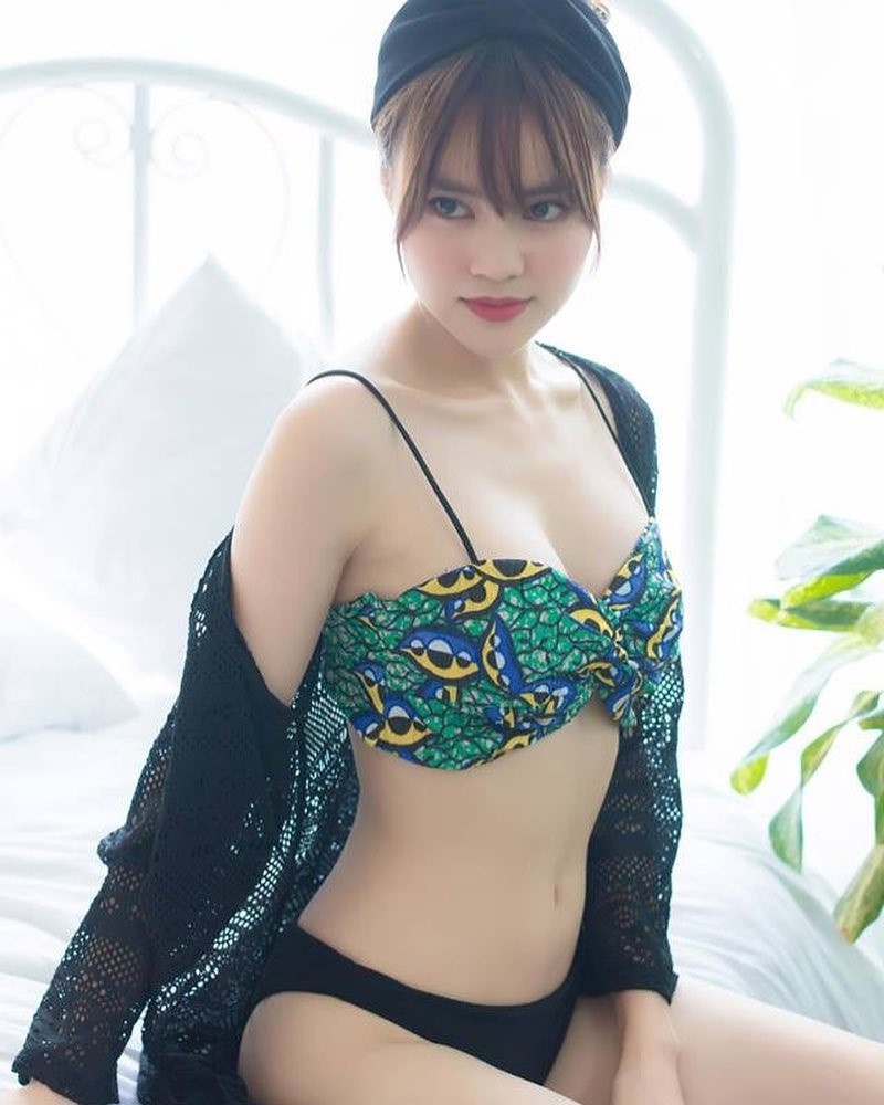 MMLive - Cận Cảnh Vẻ Đẹp Quyến Rũ Của "Ngọc nữ" Điện Ảnh Việt Ninh Dương Lan Ngọc 3 Những góc hình gợi cảm trong trang phục bikini từng gây thu hút trên mạng xã hội của Ninh Dương Lan Ngọc