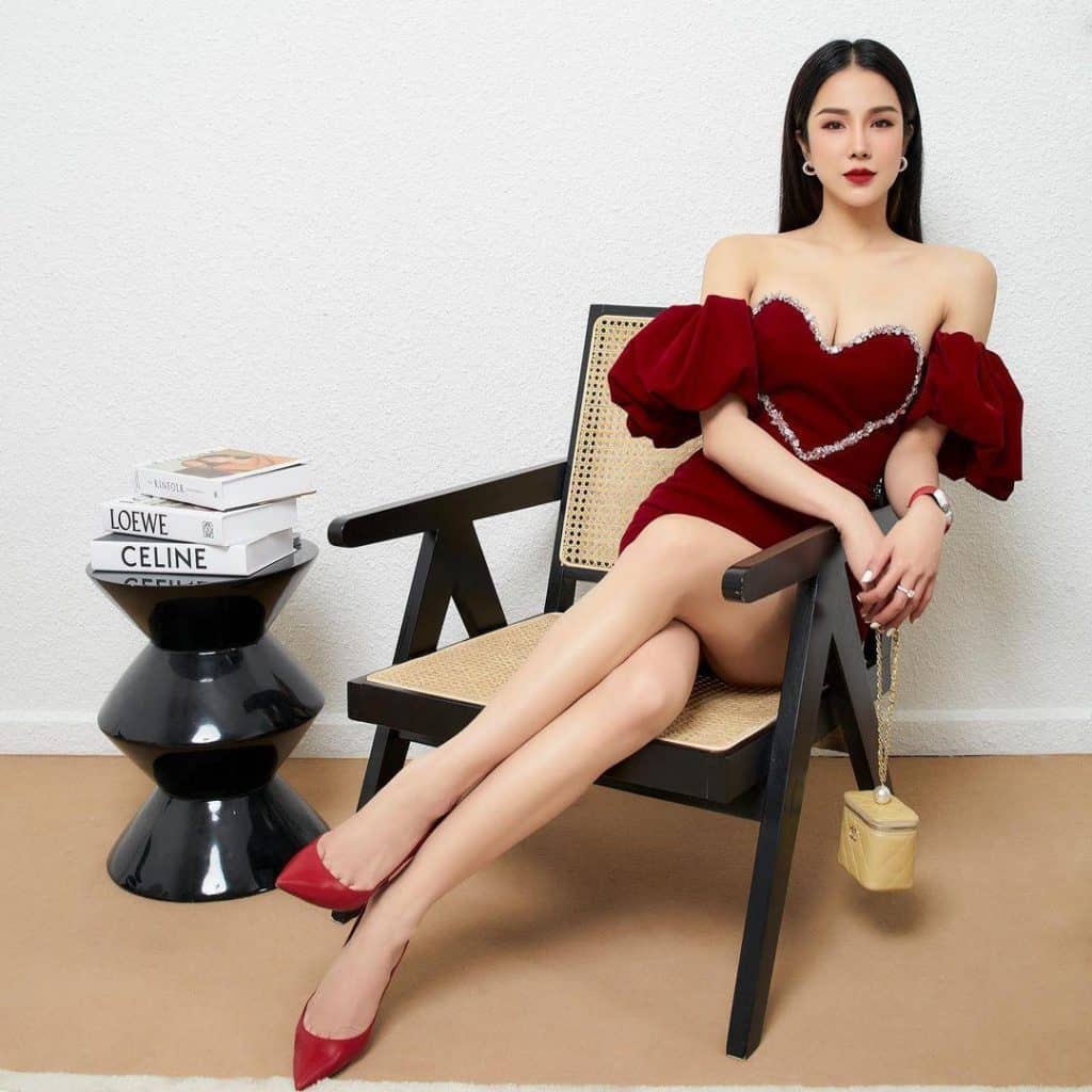 Cả hình thể và thân hình của người đẹp đều xuất sắc Cả hình thể và thân hình của người đẹp đều xuất sắc