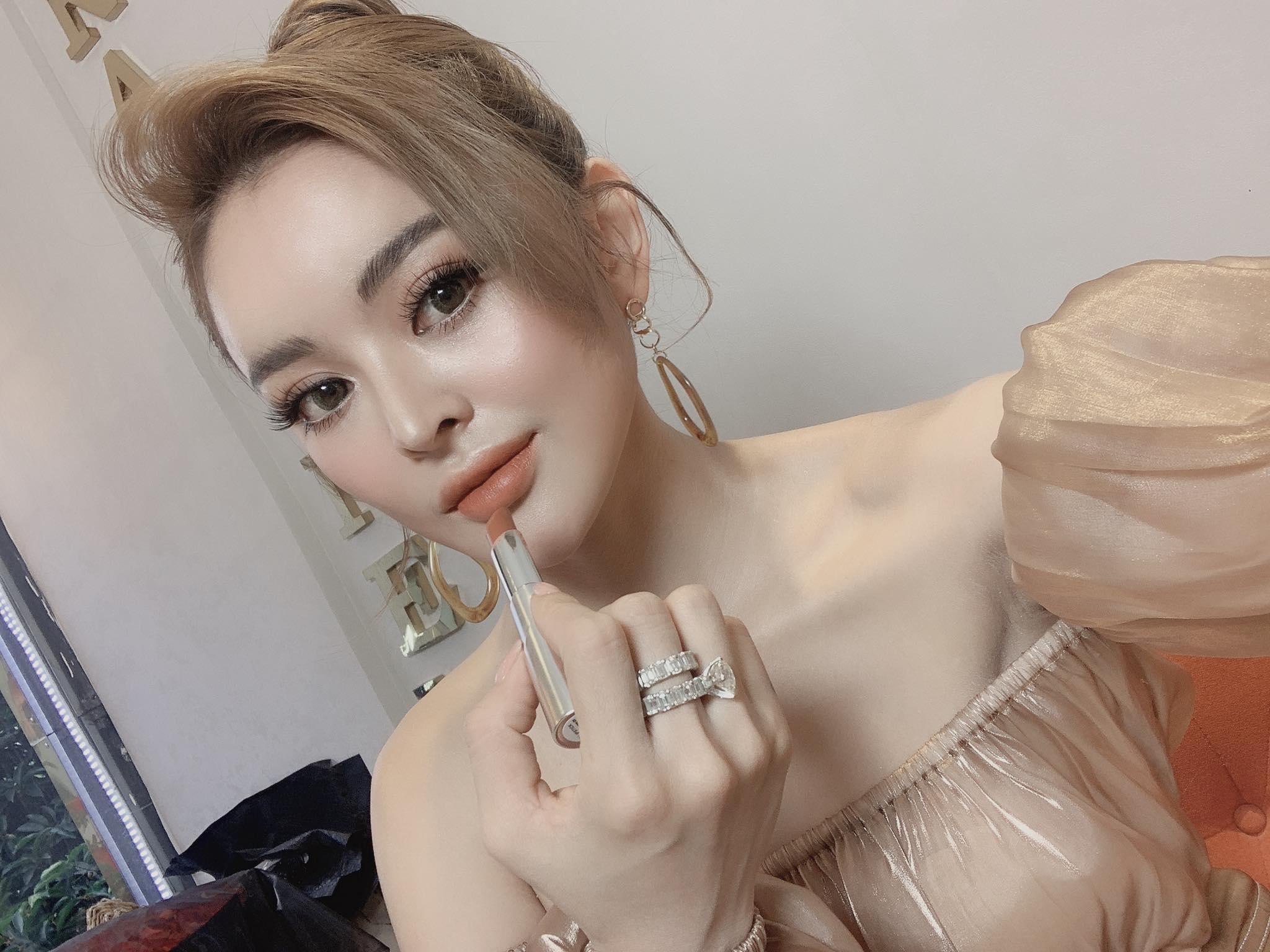 Trang Nemo: Những "lùm xùm" bê bối đày tai tiếng 5 Những sai lầm đó làm cô mất hết danh tiếng và sự nghiệp