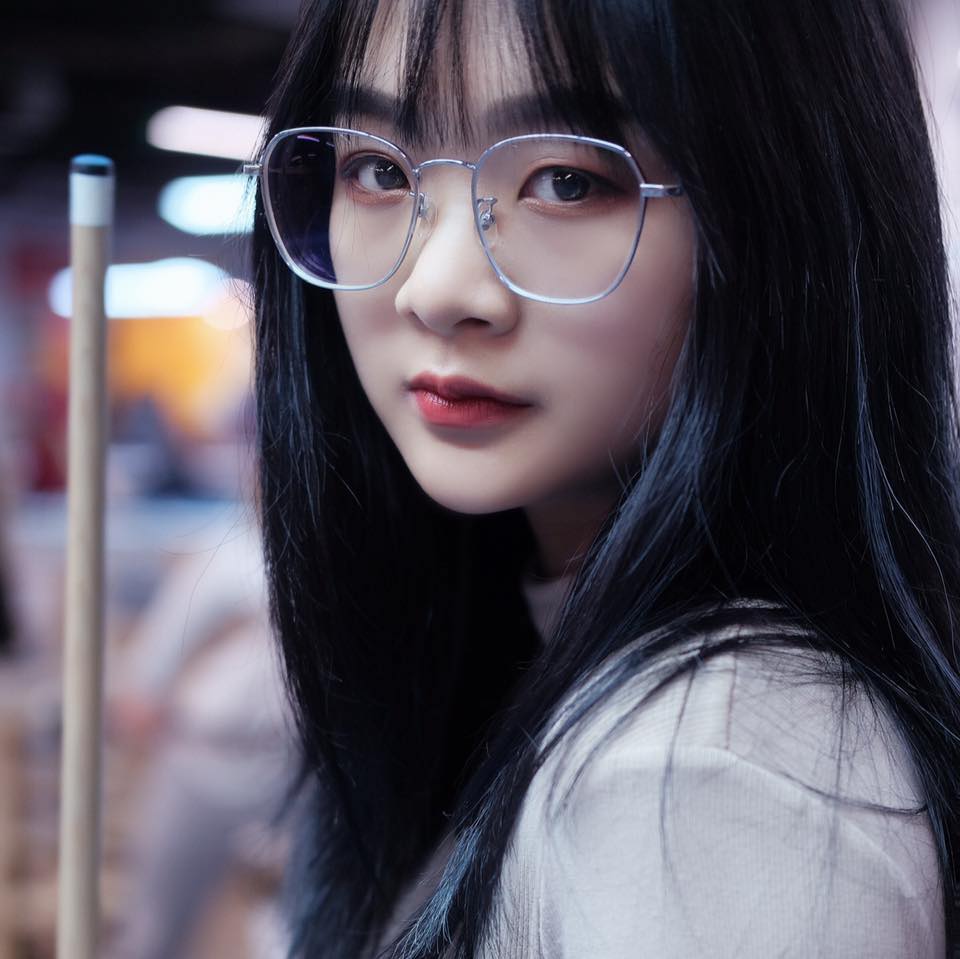 Hot Tiktoker Gấm Kami - Nữ cơ thủ tuổi teen xinh đẹp, tài năng 3 Gấm Kami dễ thương cổ vũ cho đội tuyển nước nhà