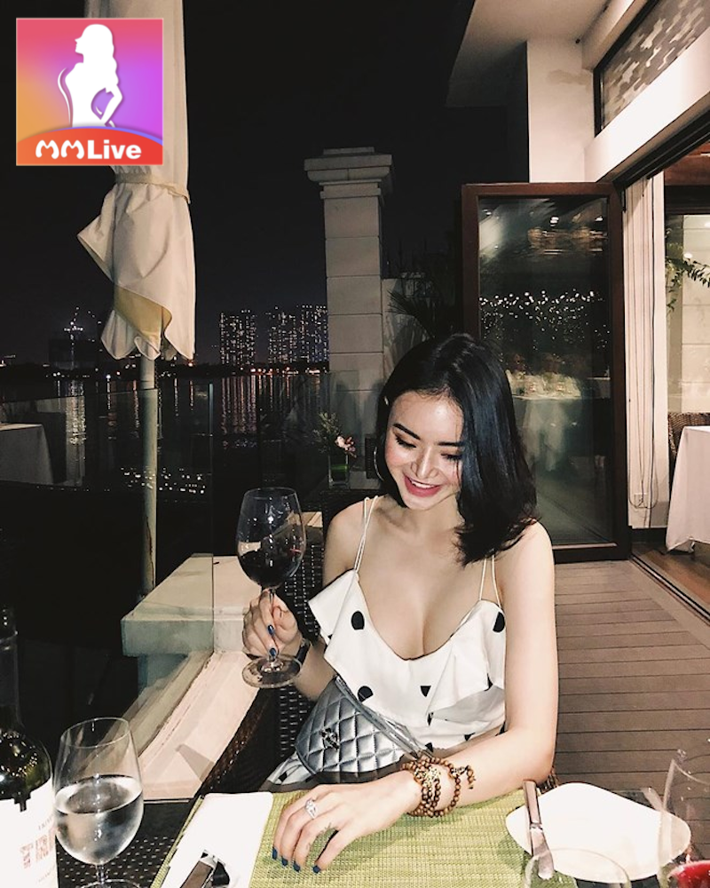 Em gái Angela Phương Trinh khoe hàng còn bạo hơn cả chị 2 Em gái Angela Phương Trinh