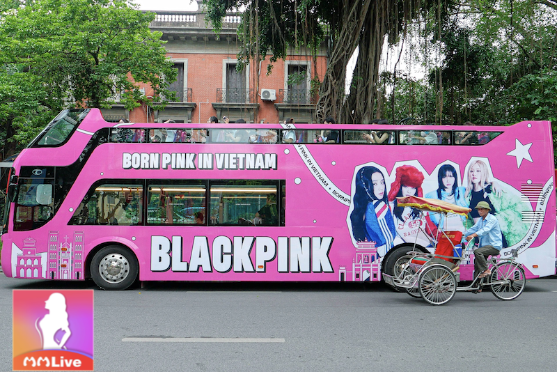 Hot: Blackpink có mặt tại sân bay chuẩn bị bay về Việt Nam 3 xe buýt 2 tầng
